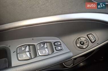 Внедорожник / Кроссовер Hyundai Santa FE 2017 в 