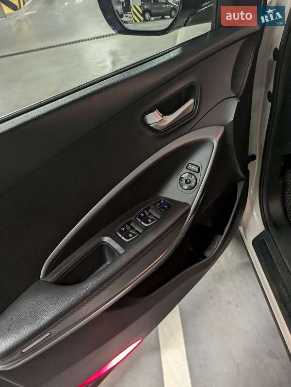 Внедорожник / Кроссовер Hyundai Santa FE 2014 в Киеве