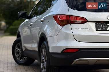 Позашляховик / Кросовер Hyundai Santa FE 2013 в 