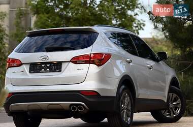 Позашляховик / Кросовер Hyundai Santa FE 2013 в 