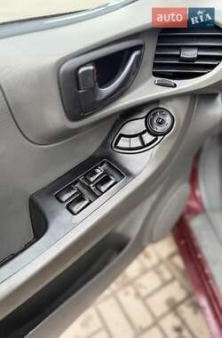 Внедорожник / Кроссовер Hyundai Santa FE 2001 в 