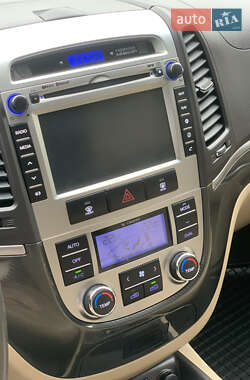 Позашляховик / Кросовер Hyundai Santa FE 2010 в 
