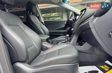 Внедорожник / Кроссовер Hyundai Santa FE 2016 в 