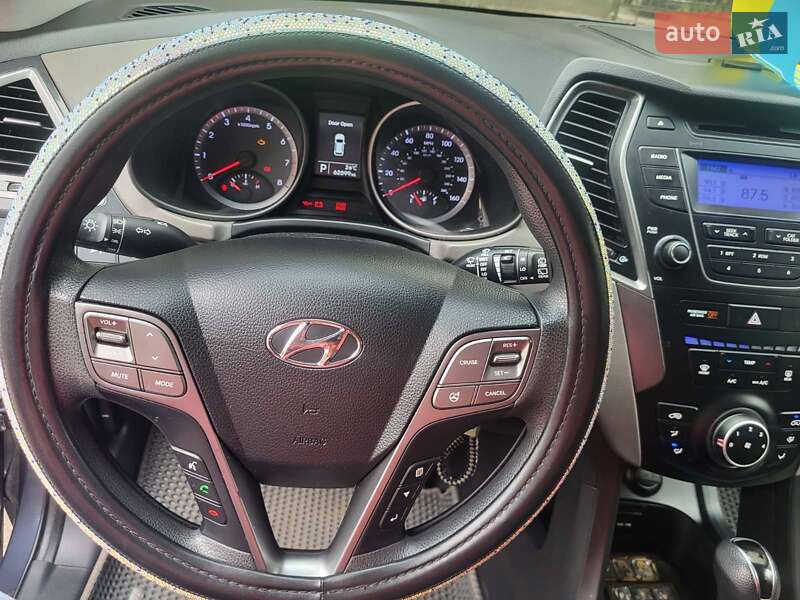 Внедорожник / Кроссовер Hyundai Santa FE 2015 в Коростене