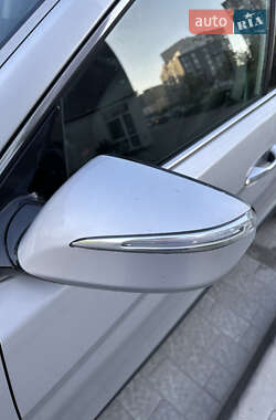 Внедорожник / Кроссовер Hyundai Santa FE 2013 в 