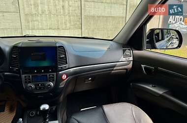 Внедорожник / Кроссовер Hyundai Santa FE 2011 в 