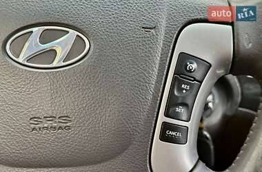 Внедорожник / Кроссовер Hyundai Santa FE 2011 в 