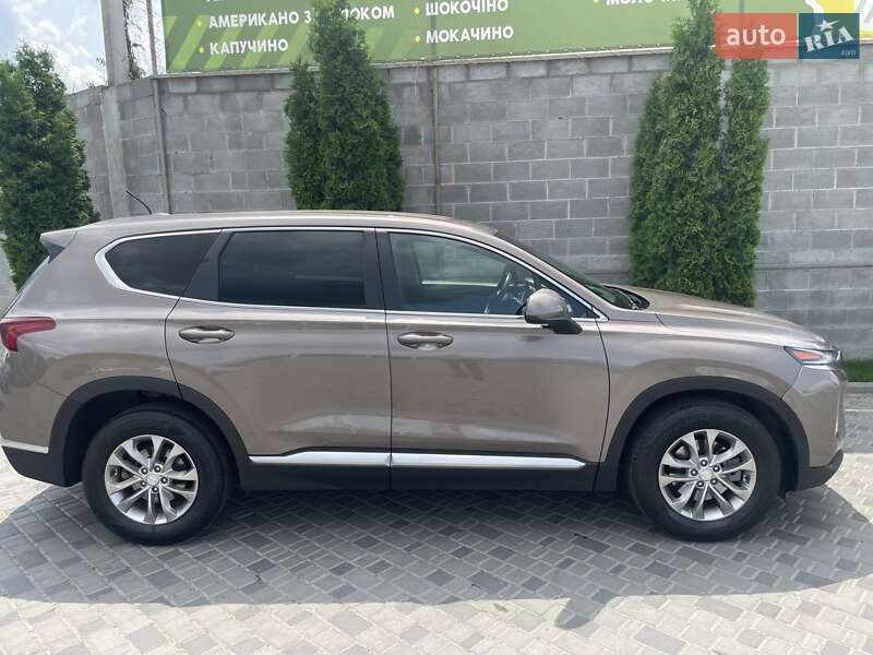 Внедорожник / Кроссовер Hyundai Santa FE 2019 в 