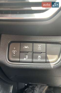 Внедорожник / Кроссовер Hyundai Santa FE 2019 в 