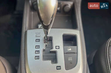 Внедорожник / Кроссовер Hyundai Santa FE 2011 в 