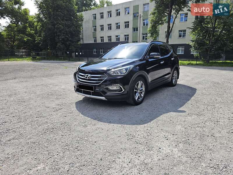 Внедорожник / Кроссовер Hyundai Santa FE 2016 в 