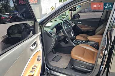Внедорожник / Кроссовер Hyundai Santa FE 2016 в 