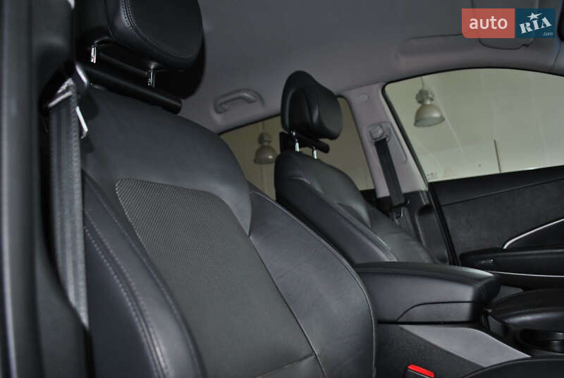 Позашляховик / Кросовер Hyundai Santa FE 2015 в Рівному