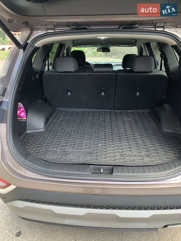 Внедорожник / Кроссовер Hyundai Santa FE 2019 в Киеве