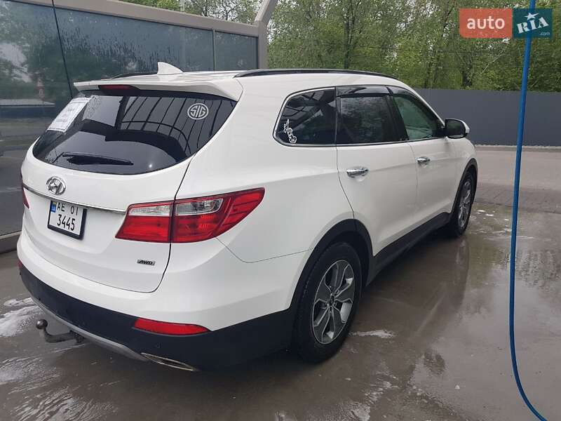 Позашляховик / Кросовер Hyundai Santa FE 2015 в Кам'янському