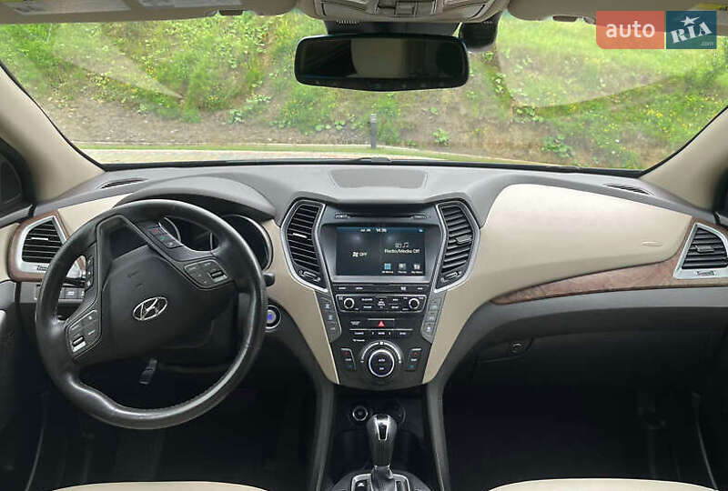 Позашляховик / Кросовер Hyundai Santa FE 2016 в Львові