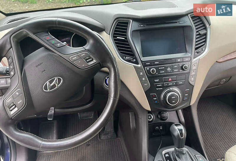 Позашляховик / Кросовер Hyundai Santa FE 2016 в Львові