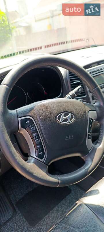 Позашляховик / Кросовер Hyundai Santa FE 2011 в Луцьку