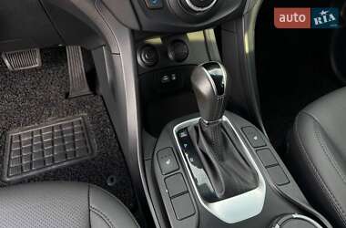 Внедорожник / Кроссовер Hyundai Santa FE 2015 в 