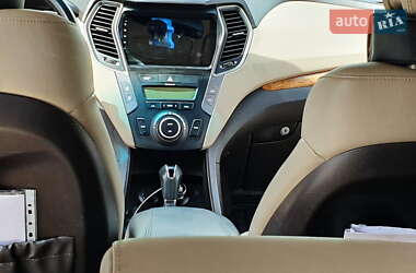 Внедорожник / Кроссовер Hyundai Santa FE 2015 в 
