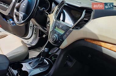 Внедорожник / Кроссовер Hyundai Santa FE 2015 в 