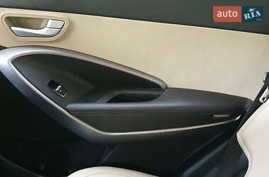 Внедорожник / Кроссовер Hyundai Santa FE 2015 в 