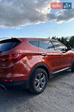 Внедорожник / Кроссовер Hyundai Santa FE 2015 в 