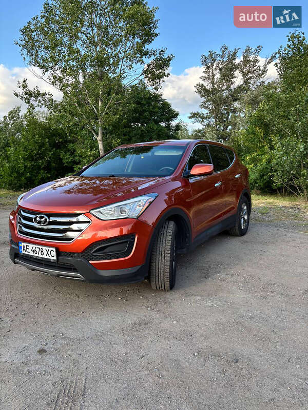 Внедорожник / Кроссовер Hyundai Santa FE 2015 в 