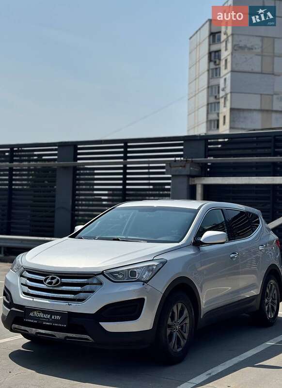Внедорожник / Кроссовер Hyundai Santa FE 2013 в 