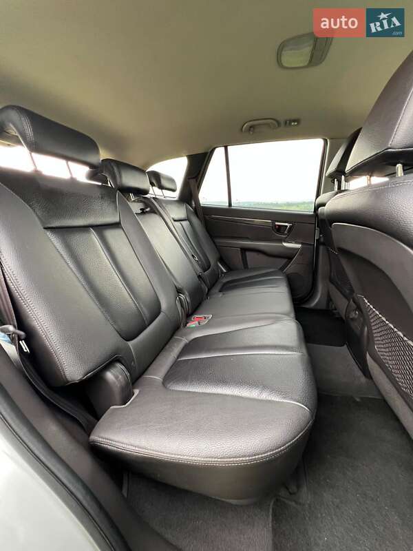 Позашляховик / Кросовер Hyundai Santa FE 2011 в Чернівцях