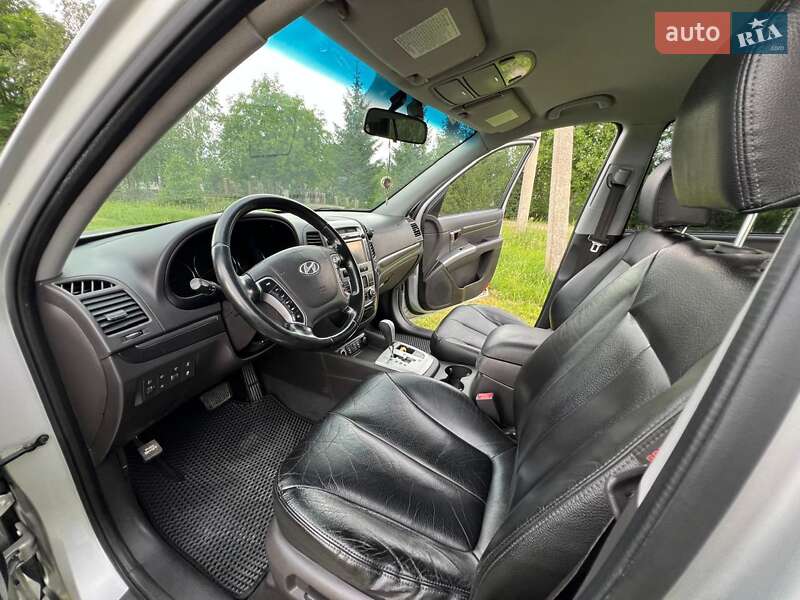 Позашляховик / Кросовер Hyundai Santa FE 2011 в Чернівцях