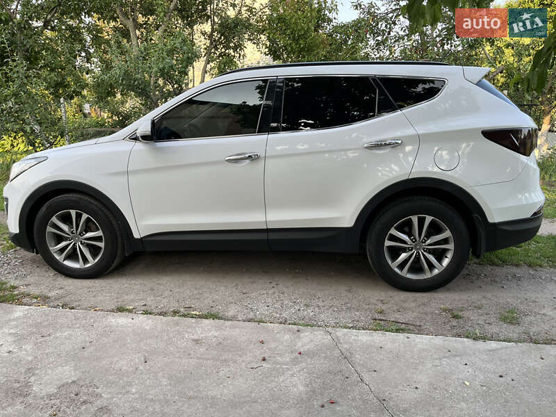 Позашляховик / Кросовер Hyundai Santa FE 2015 в Ставищі