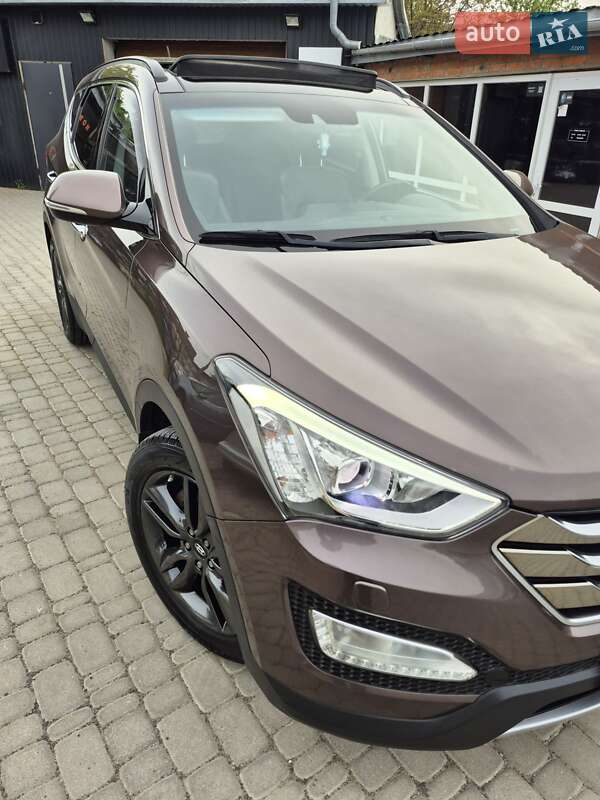 Внедорожник / Кроссовер Hyundai Santa FE 2014 в Нововолынске