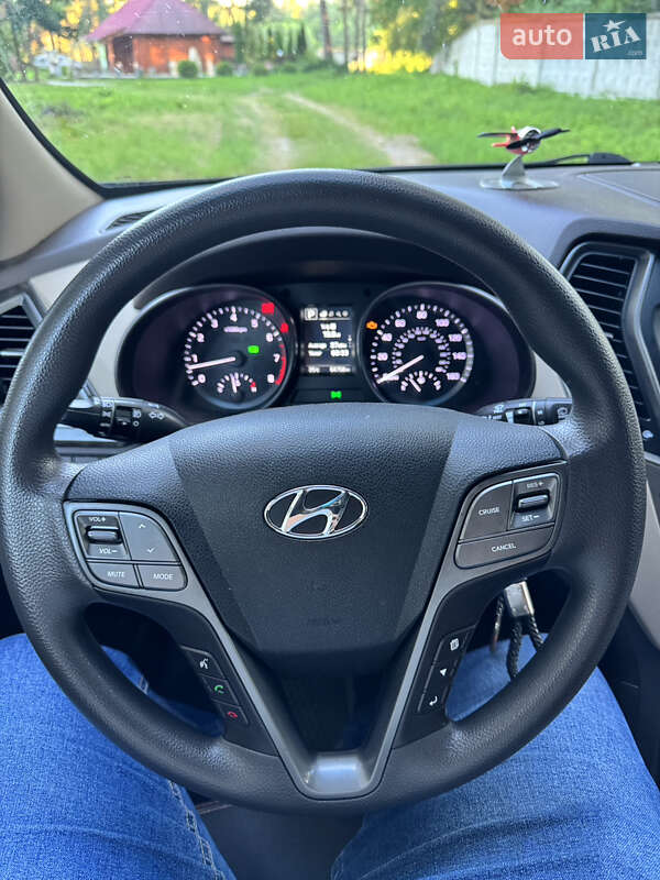 Внедорожник / Кроссовер Hyundai Santa FE 2016 в Ровно