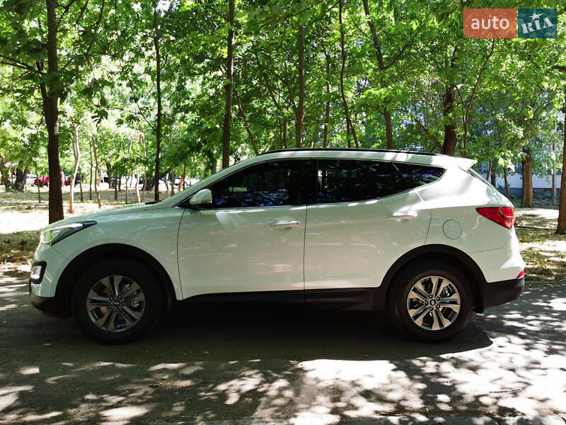 Внедорожник / Кроссовер Hyundai Santa FE 2015 в Киеве
