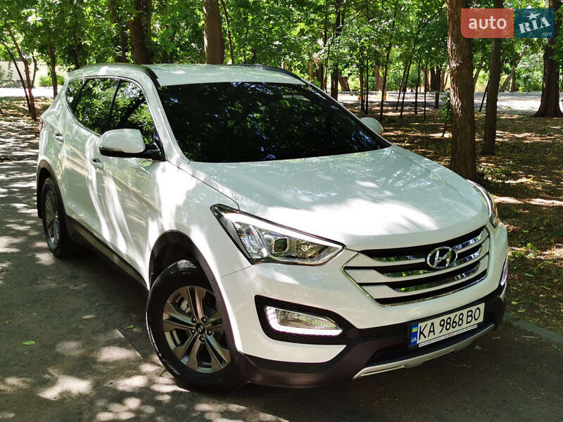 Внедорожник / Кроссовер Hyundai Santa FE 2015 в Киеве
