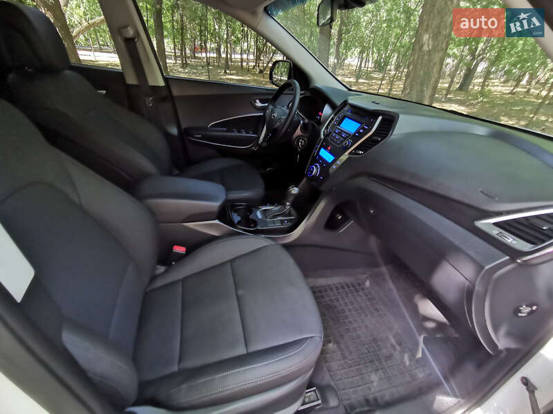 Внедорожник / Кроссовер Hyundai Santa FE 2015 в Киеве