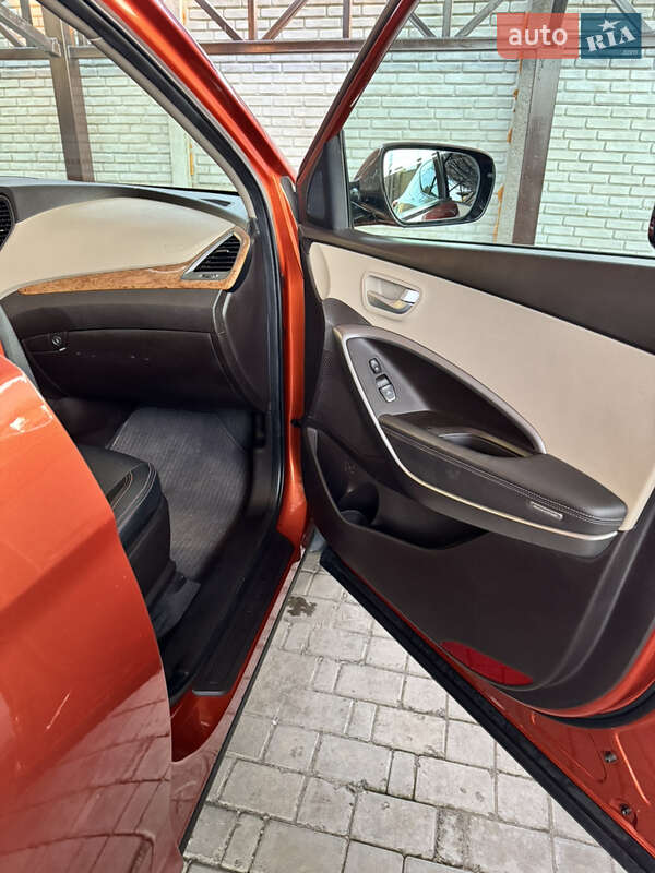 Позашляховик / Кросовер Hyundai Santa FE 2015 в Дніпрі