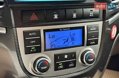 Позашляховик / Кросовер Hyundai Santa FE 2011 в 