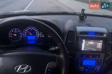 Позашляховик / Кросовер Hyundai Santa FE 2011 в 