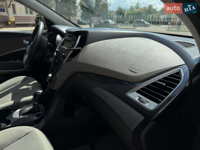 Позашляховик / Кросовер Hyundai Santa FE 2016 в Івано-Франківську
