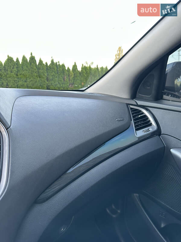 Позашляховик / Кросовер Hyundai Santa FE 2015 в Києві