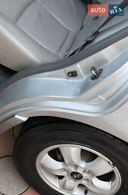 Внедорожник / Кроссовер Hyundai Santa FE 2005 в 