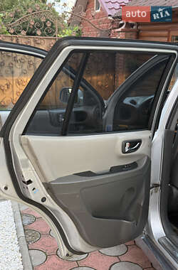 Внедорожник / Кроссовер Hyundai Santa FE 2005 в 