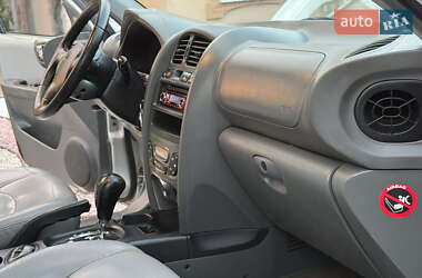 Внедорожник / Кроссовер Hyundai Santa FE 2005 в 