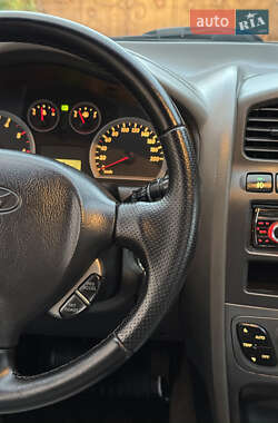 Внедорожник / Кроссовер Hyundai Santa FE 2005 в 