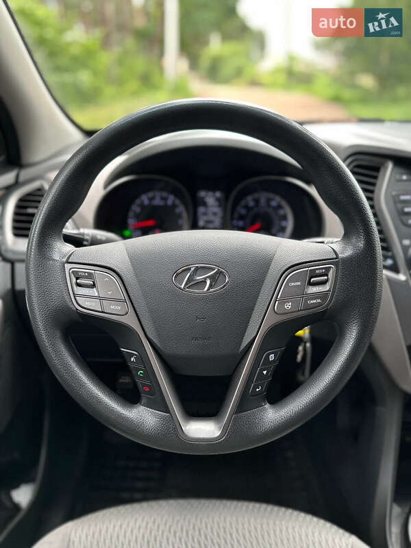 Внедорожник / Кроссовер Hyundai Santa FE 2015 в Белогородке