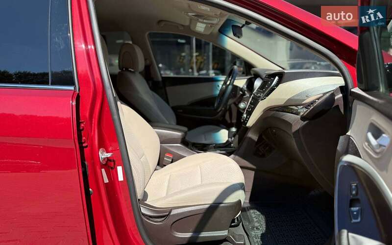 Позашляховик / Кросовер Hyundai Santa FE 2017 в Чернівцях