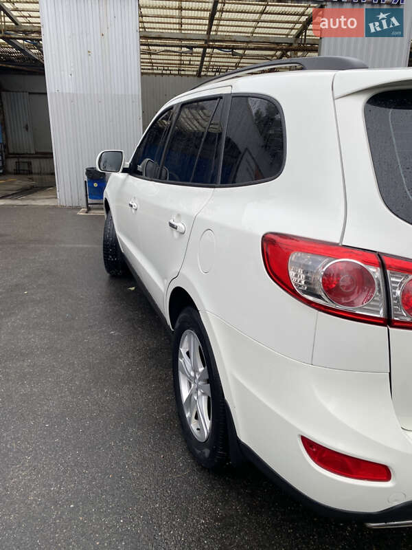Внедорожник / Кроссовер Hyundai Santa FE 2011 в Киеве