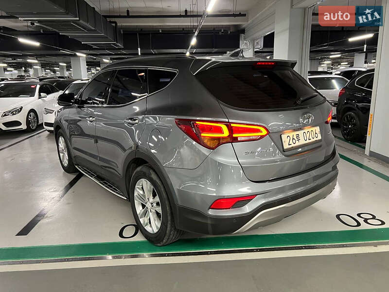 Внедорожник / Кроссовер Hyundai Santa FE 2016 в Киеве